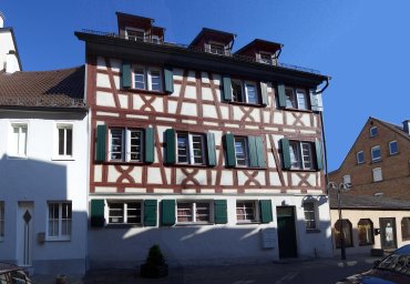 10-Erstes Schulhaus.jpg