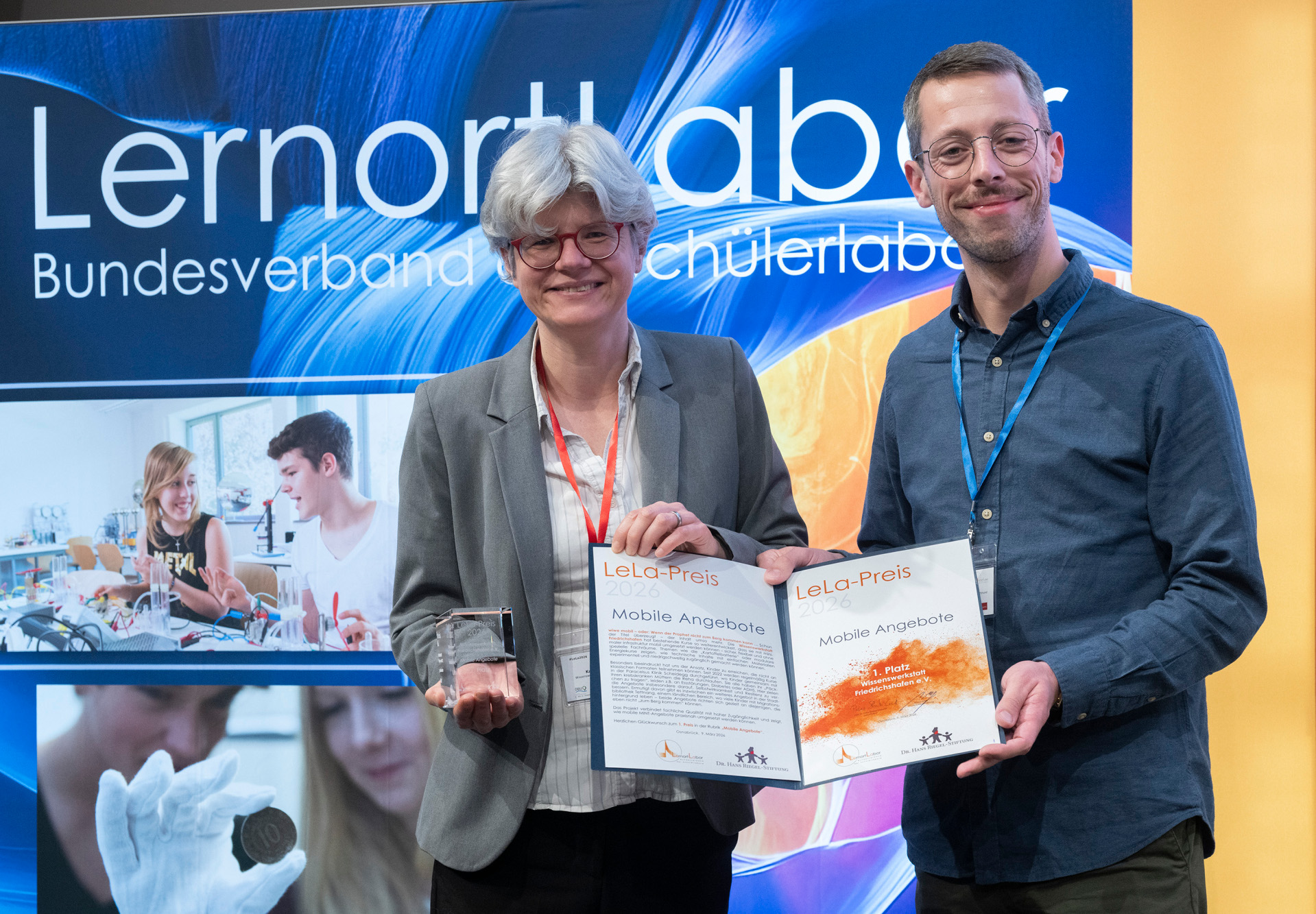 GF Wissenswerkstatt Katrin Hopkins mit Max Höbelt Bundesverband der Schülerlabore Berlin
