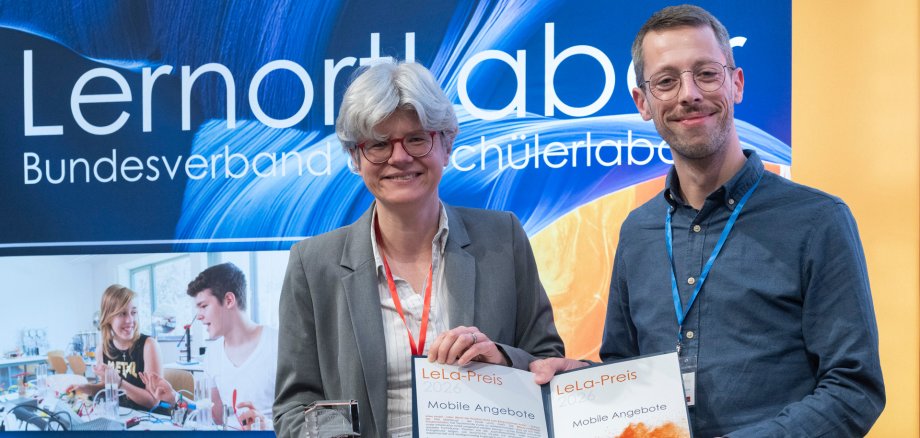 GF Wissenswerkstatt Katrin Hopkins mit Max Höbelt Bundesverband der Schülerlabore Berlin