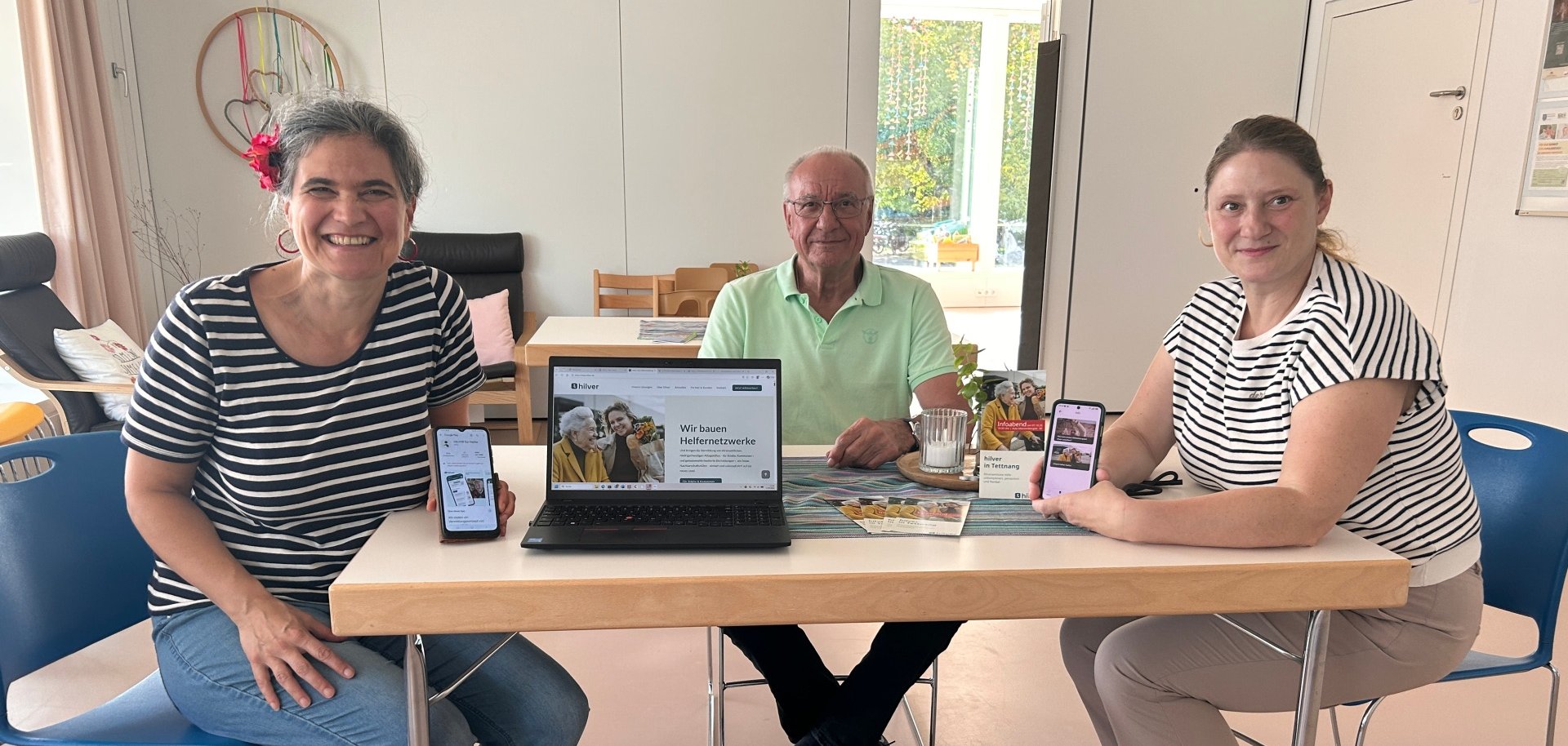 hilver in Tettnang wird getragen von Spatzennest e. V. und dem Stadtseniorenrat (im Bild von links: Melanie Friedrich von der Anlaufstelle Bürgerengagement, Hubert Veser vom Stadtseniorenrat und Annett Langer vom Familienzentrum Spatzennest)