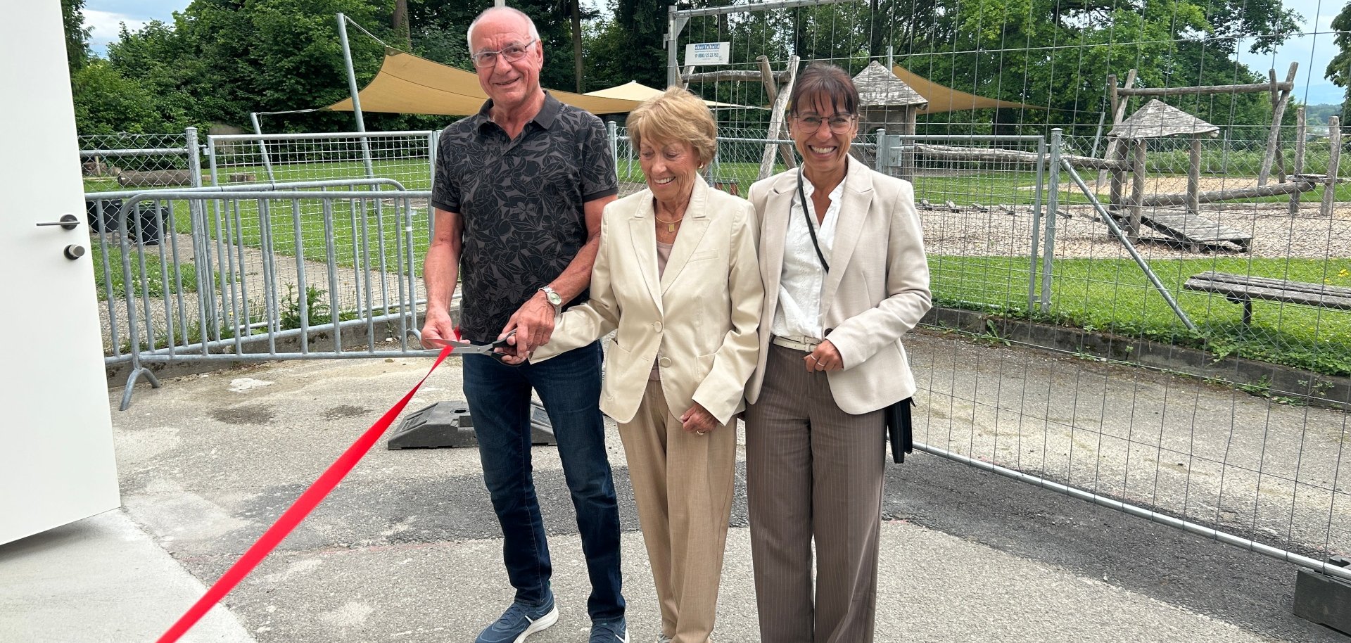 Hubert Veser und Ingeborg Leo vom Stadtseniorenrat übernahmen mit Bürgermeisterin Regine Rist den offiziellen Eröffnungsakt