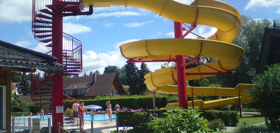 Rutschbahn im Freibad Ried