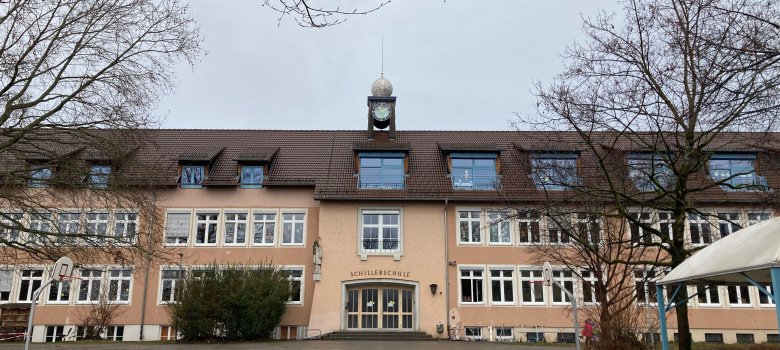 Vorderansicht der Schillerschule 