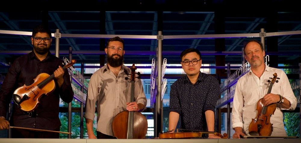Die vier Musiker des Sirius Quartets mit ihren Instrumenten