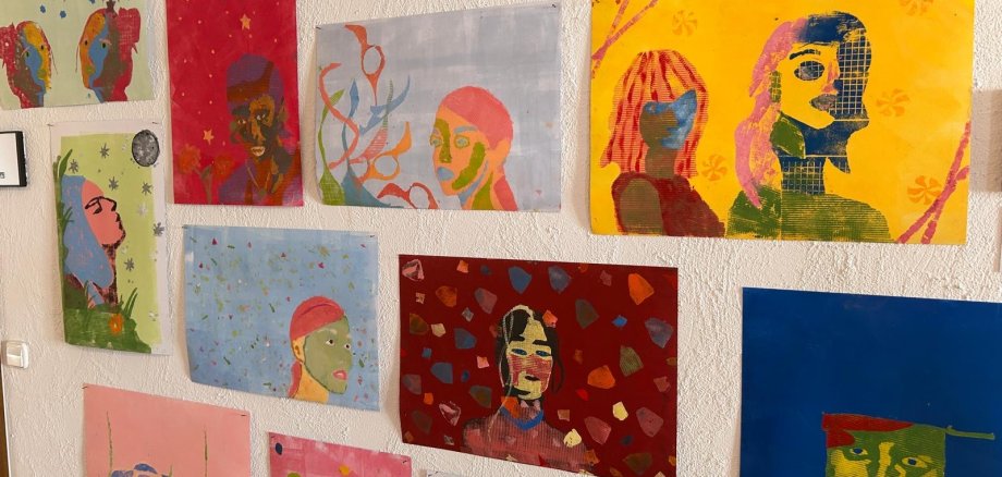 Bilder der Ausstellung des Montfort-Gymnasiums im Kavaliersgebäude