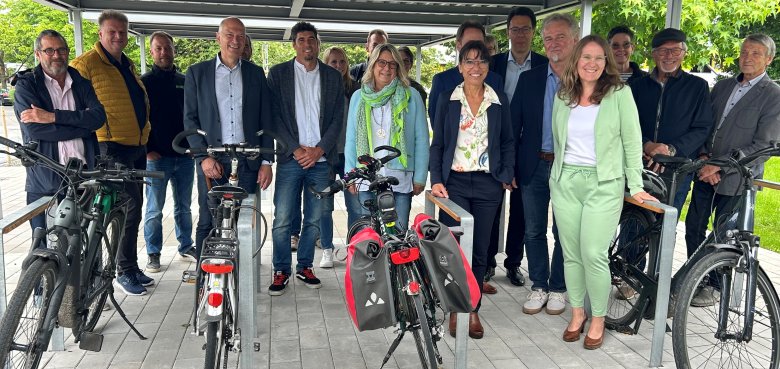Die Teilnehmer und Teilnehmerinnen der Einweihung der Fahrradabstellanlagen