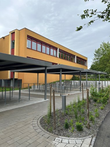 Eine der Fahrradabstellanlagen am Campus Manzenberg