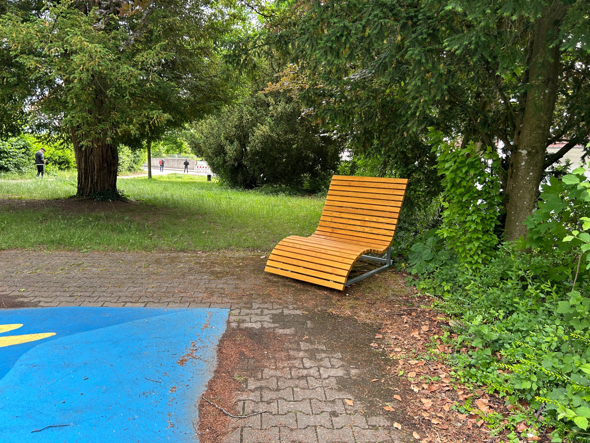 Waldsofa neben dem Pumptrack bei der Schillerschule