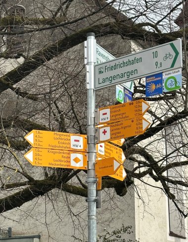 Wanderwegweiser-Schilderbaum