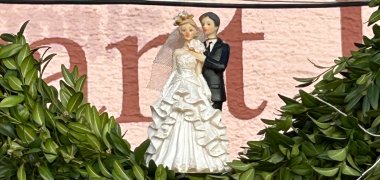 Das Brünnele ziert ein Hochzeitspaar