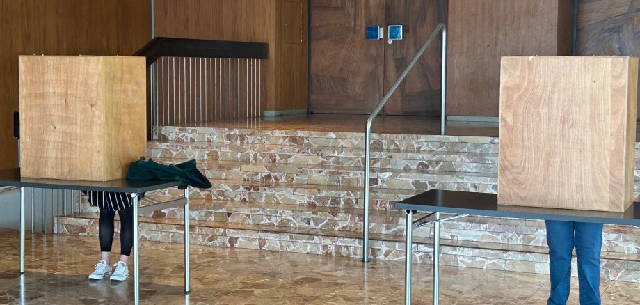 Wahlkabinen in der Stadthalle Tettnang