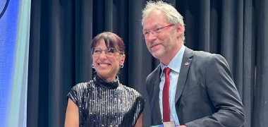 Harald Franzen mit Regine Rist bei der Ehrung