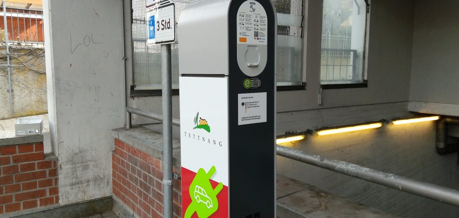 Die E-Ladestation vor der Stadtgarage in der Grabenstraße