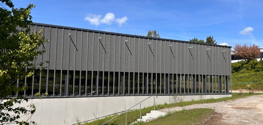 Die neue Sporthalle Manzenberg - Seitenansicht