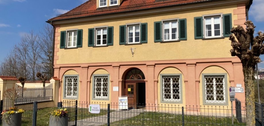 Gebäude der Tourist Information Vorderansicht