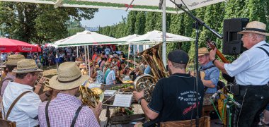 Live-Musik in einem der Bierdörfer