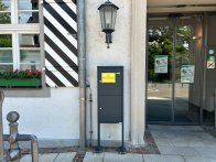 Briefkasten für die Briefwahl vor dem Rathaus Tettnang